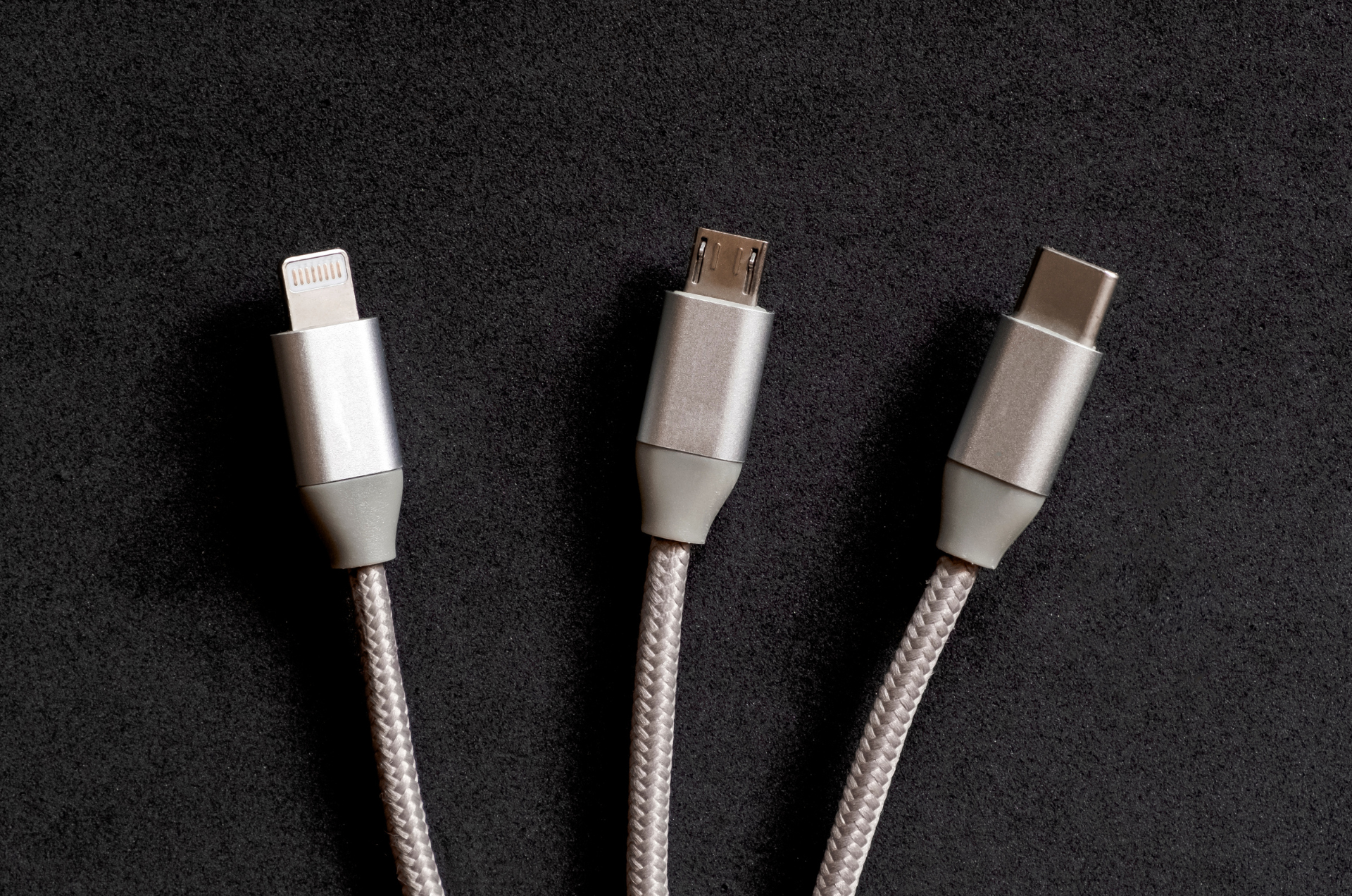 As Diferenças Entre Conectores Type-C, Micro USB (V8) e Lightning